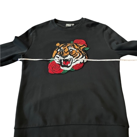 ASOS WOMEN’S BLACK TIGER ROSE EMBROIDERED OVERSIZED SWEATSHIRT SIZE MEDIUM - Picture 5 of 9
